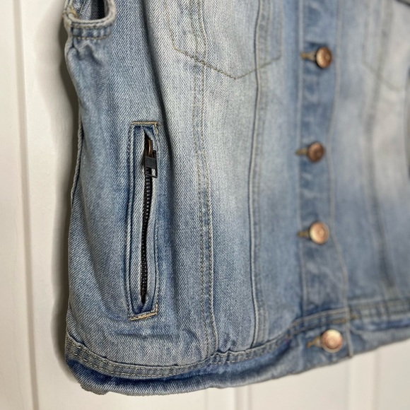 H&M Divided Distressed Denim Vest 14 - Picture 5 of 14